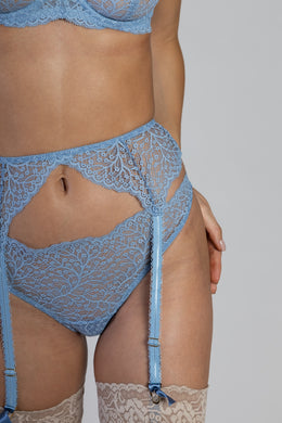 Allegra Thong & Suspender Belt Nuage