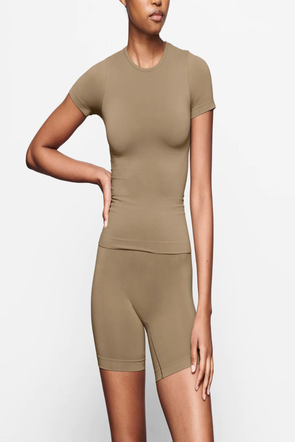 SKIMS Smoothing T-Shirt Desert