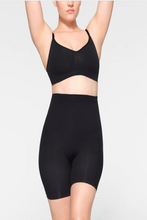 SKIMS Sculpting Short Mid With Open Gusset Black