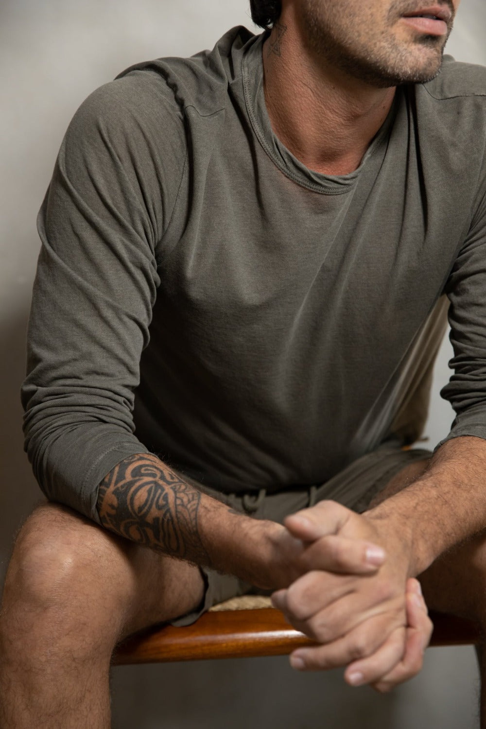 SHIRTTAIL HEM CREW